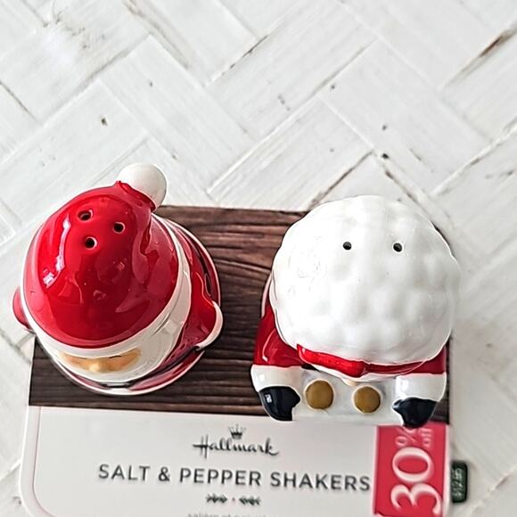 Hallmark Christmas Santa & Mrs. Claus Salt & Pepper Shakers 3." x 2" (NWOB) - Picture 5 of 5